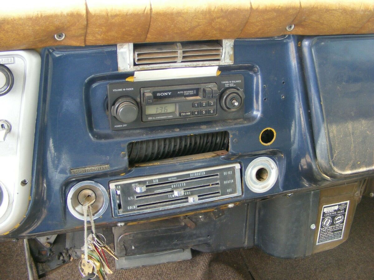 1972 Blue Chevrolet Suburban SUV