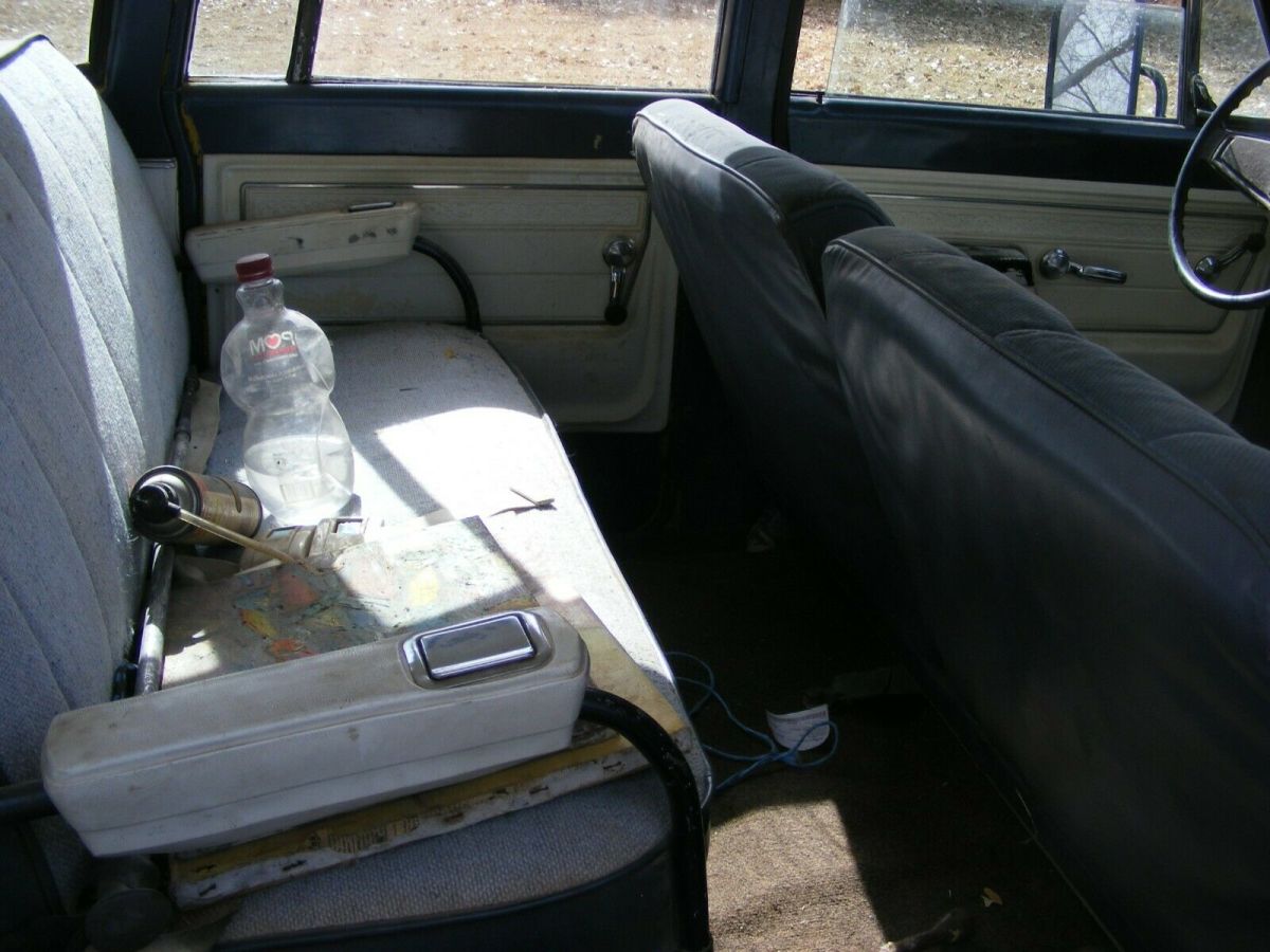 1972 Blue Chevrolet Suburban SUV