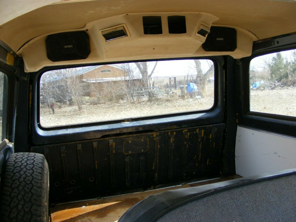 1972 Blue Chevrolet Suburban SUV