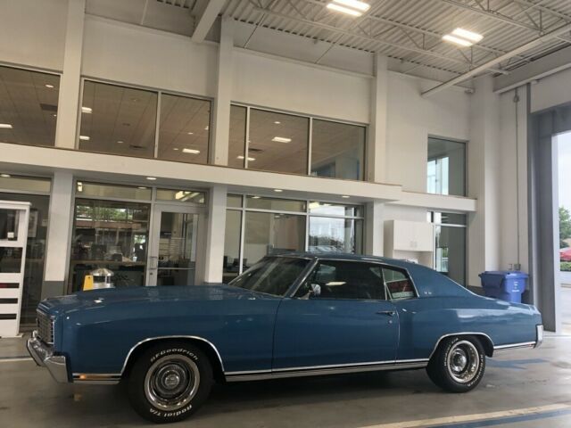 1972 White Chevrolet Monte Carlo Coupe