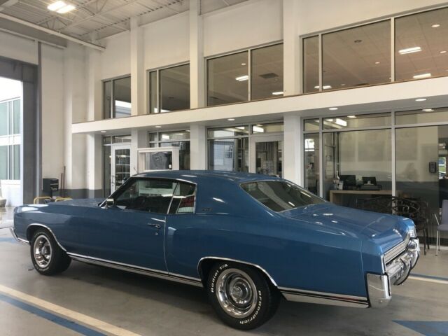 1972 White Chevrolet Monte Carlo Coupe
