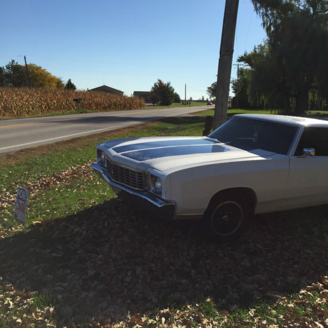 1972 white w/blue Chevrolet Monte Carlo