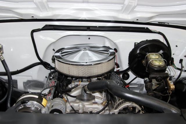 1972 White Chevrolet C-10 Pickup Truck