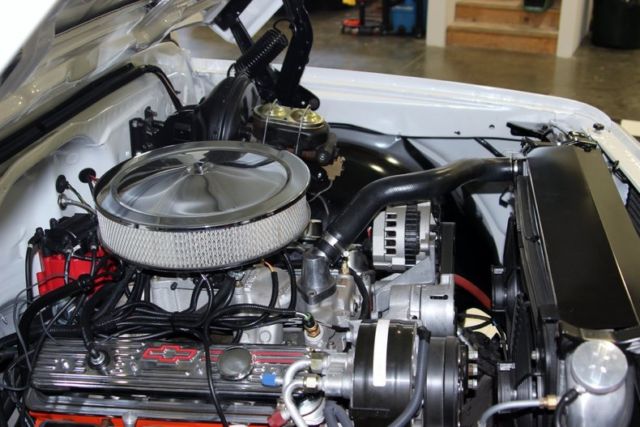 1972 White Chevrolet C-10 Pickup Truck