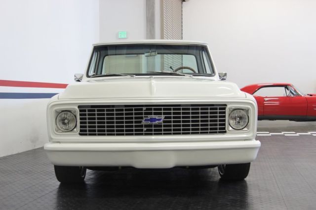 1972 White Chevrolet C-10 Pickup Truck