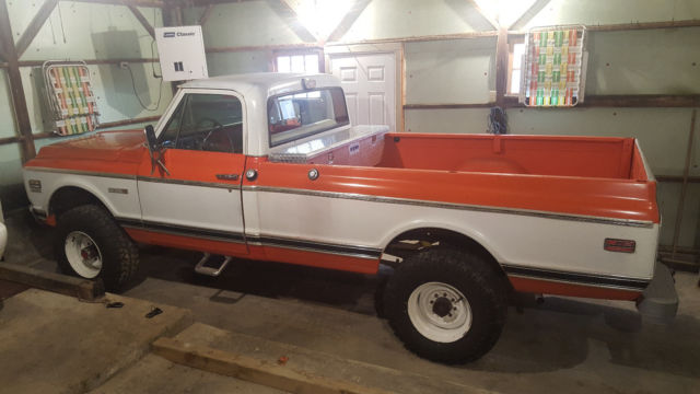 1972 hugger orange and white Chevrolet C/K Pickup 2500 Standard Cab Pickup