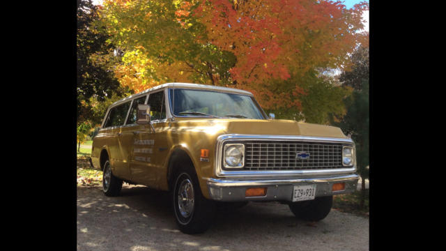 1972 Yellow Ochre Chevrolet Suburban SUV