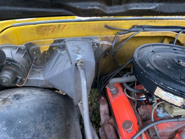 1972 Yellow Ochre Chevrolet Suburban SUV