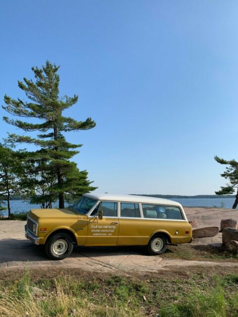 1972 Yellow Ochre Chevrolet Suburban SUV