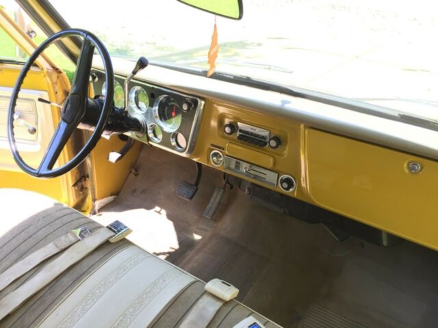 1972 Yellow Ochre Chevrolet Suburban SUV