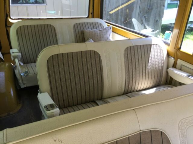 1972 Yellow Ochre Chevrolet Suburban SUV