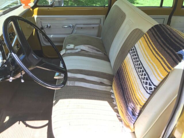 1972 Yellow Ochre Chevrolet Suburban SUV