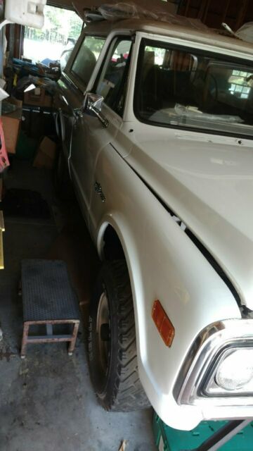 1972 White Chevrolet Blazer