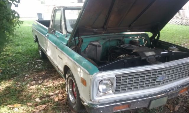 1972 WHITE AND GREEN Chevrolet C-10 Standard Cab Pickup