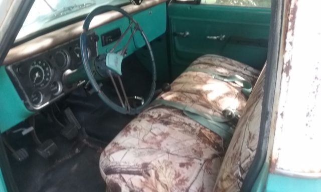 1972 WHITE AND GREEN Chevrolet C-10 Standard Cab Pickup