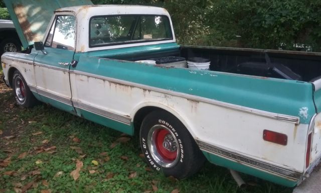 1972 WHITE AND GREEN Chevrolet C-10 Standard Cab Pickup