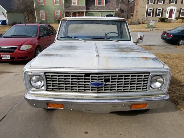 1972 White Chevrolet C-10 Pickup