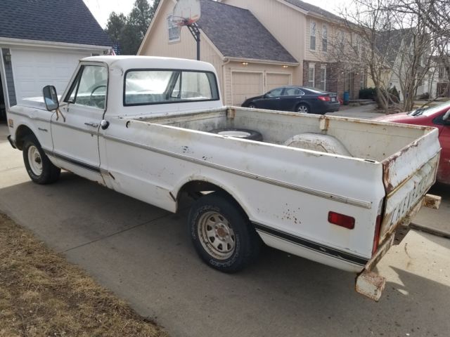 1972 White Chevrolet C-10 Pickup