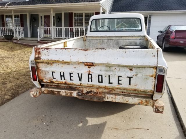 1972 White Chevrolet C-10 Pickup