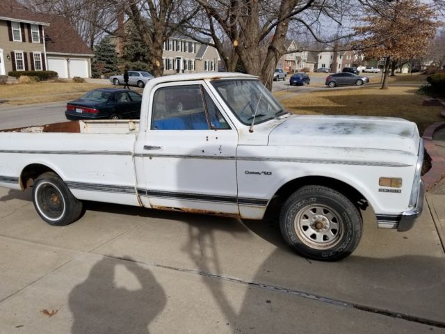 1972 White Chevrolet C-10 Pickup