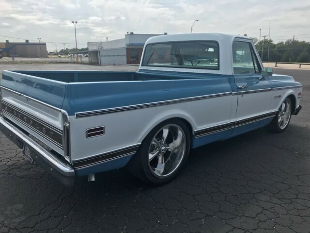 1972 BLUE & WHITE Chevrolet C-10 PICK-UP
