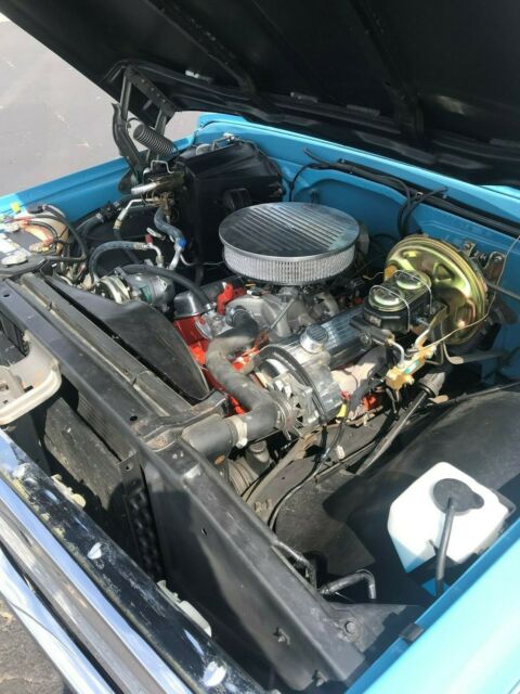 1972 BLUE & WHITE Chevrolet C-10 PICK-UP