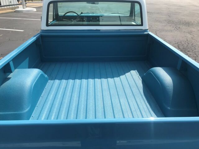 1972 BLUE & WHITE Chevrolet C-10 PICK-UP