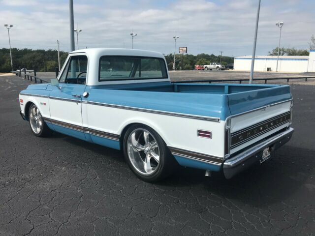 1972 BLUE & WHITE Chevrolet C-10 PICK-UP