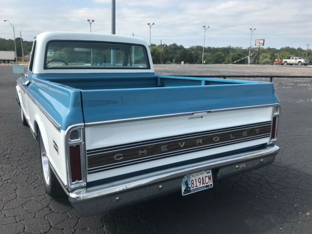 1972 BLUE & WHITE Chevrolet C-10 PICK-UP