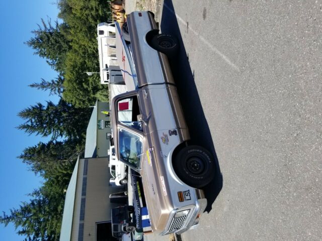 1972 Gold and White Chevrolet C-10 Truck