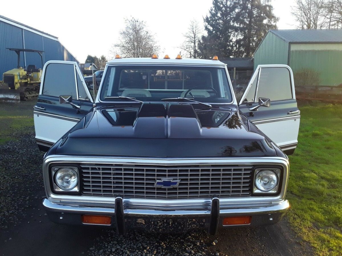 1972 Black Chevrolet Cheyenne Standard Cab Pickup