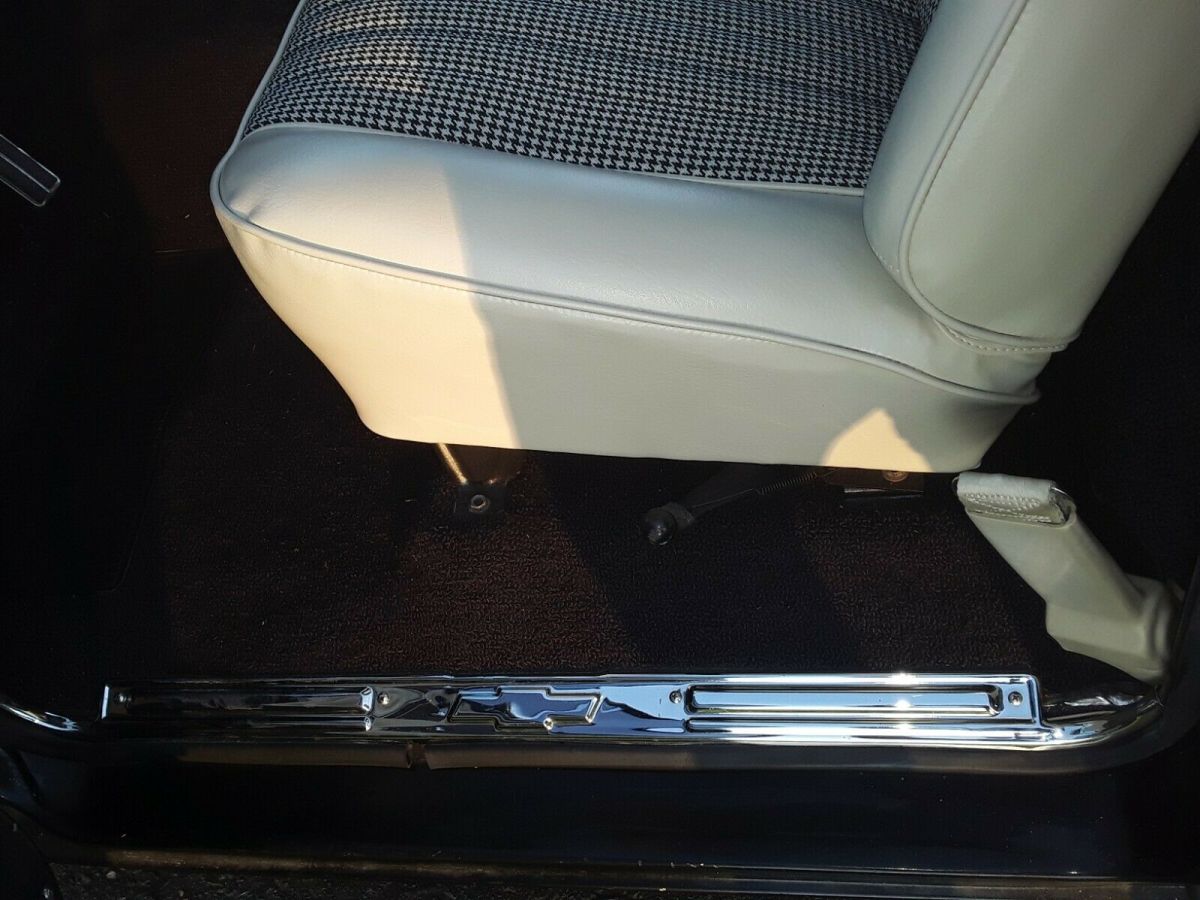 1972 Black Chevrolet Cheyenne Standard Cab Pickup