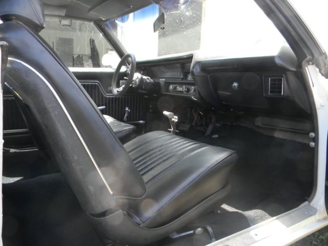 1972 White Chevrolet Chevelle Coupe