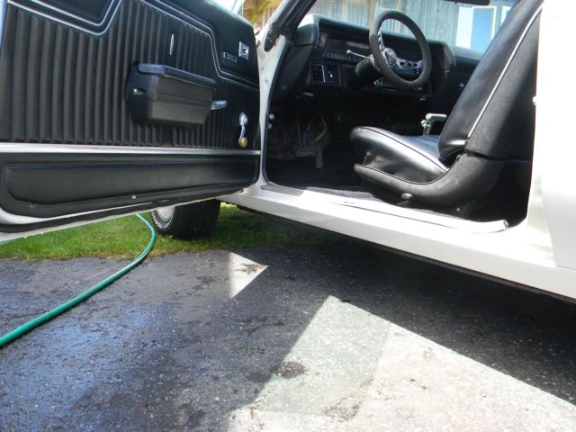 1972 White Chevrolet Chevelle Coupe
