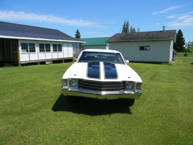 1972 White Chevrolet Chevelle Coupe