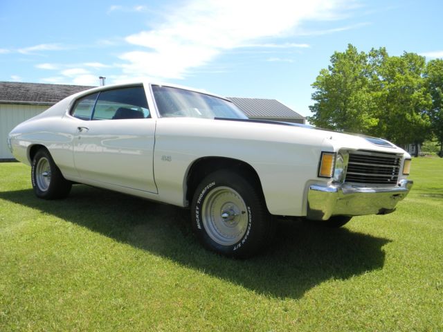 1972 White Chevrolet Chevelle Coupe