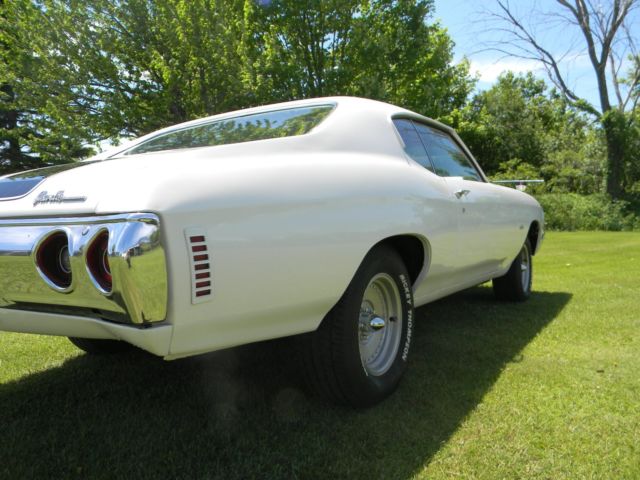 1972 White Chevrolet Chevelle Coupe