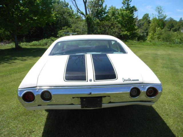 1972 White Chevrolet Chevelle Coupe