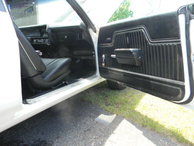 1972 White Chevrolet Chevelle Coupe