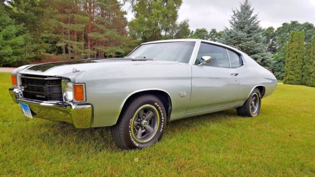 1972 Silver Chevrolet Chevelle 2dr