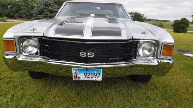 1972 Silver Chevrolet Chevelle 2dr