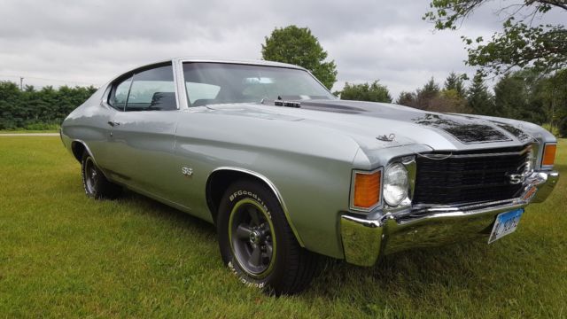 1972 Silver Chevrolet Chevelle 2dr