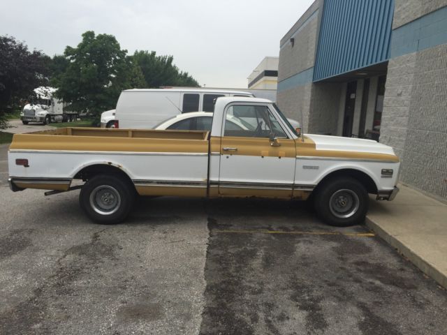 1972 Ochre and white Chevrolet C-10 Cab & Chassis