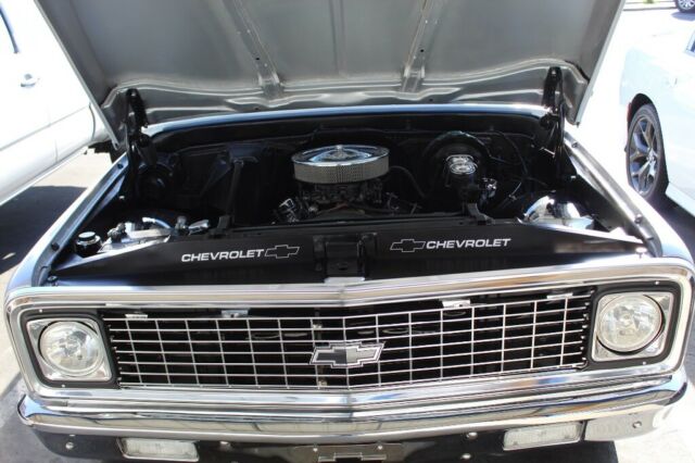 1972 Silver Chevrolet C-10 Standard Cab Pickup