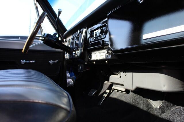 1972 Silver Chevrolet C-10 Standard Cab Pickup