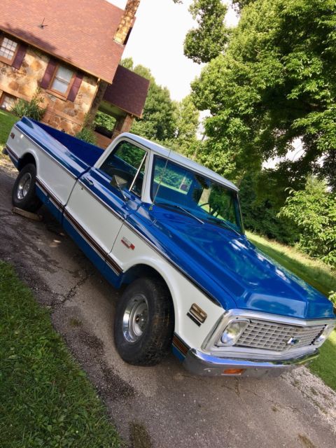 1972 Blue/white Chevrolet C-10 Longbed