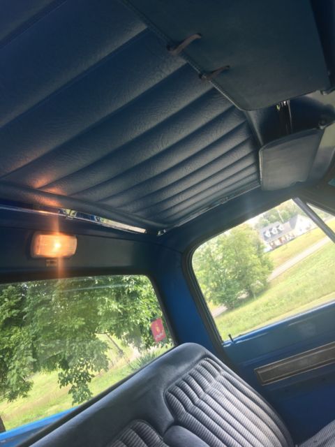 1972 Blue/white Chevrolet C-10 Longbed