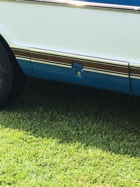 1972 Blue/white Chevrolet C-10 Longbed