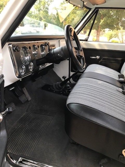 1972 White Chevrolet C-10 Standard Cab Pickup