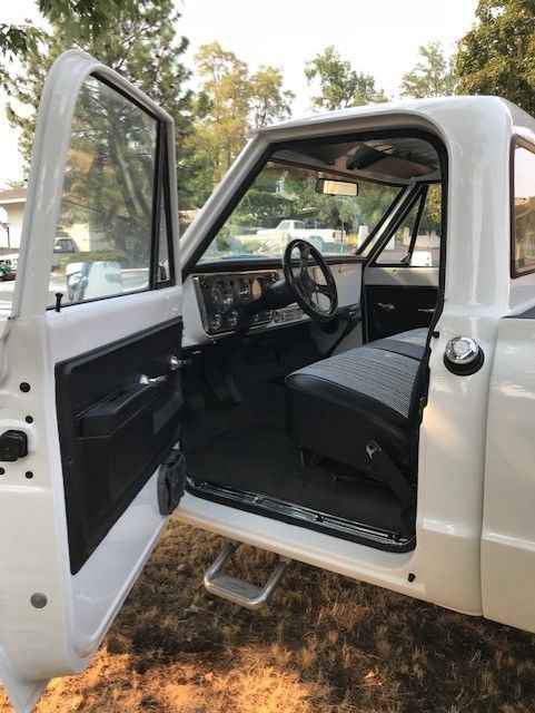 1972 White Chevrolet C-10 Standard Cab Pickup